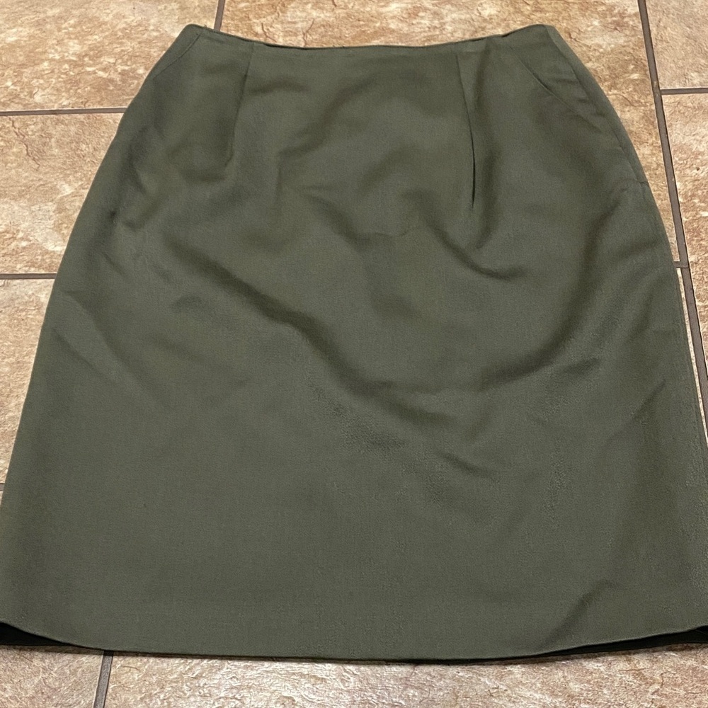 Liz Claiborne Wool Size 10 Olive  Green Pencil Skirt Career Teacher Academia